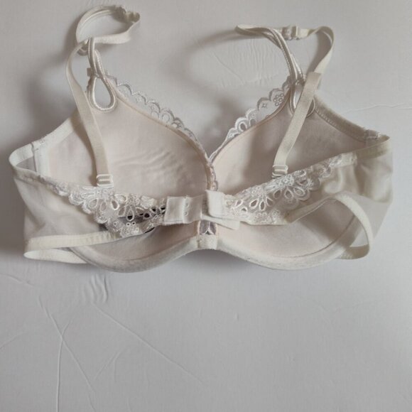 Ladies SZ 32D Victoria's Secret White Eyelet Push-Up Bra - Picture 4 of 6